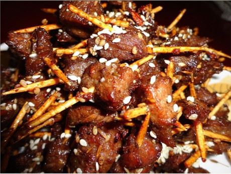 Thịt bò tẩm gừng ngo hấp dẫn