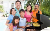 Tiệc nướng BBQ cuối tuần cùng gia đình cuối tuần