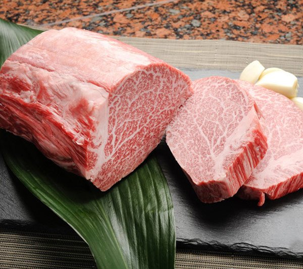 Khám Phá Sự Tinh Hoa của Bò Kobe A5: Hòa Quyện Giữa Hương Vị Đặc Trưng và Độ Mềm Mại Hoàn Hảo