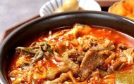 매운 육개장 – 속을 풀어주는 따뜻한 한 그릇