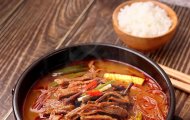 육개장 – 속을 녹이는 한식의 힘